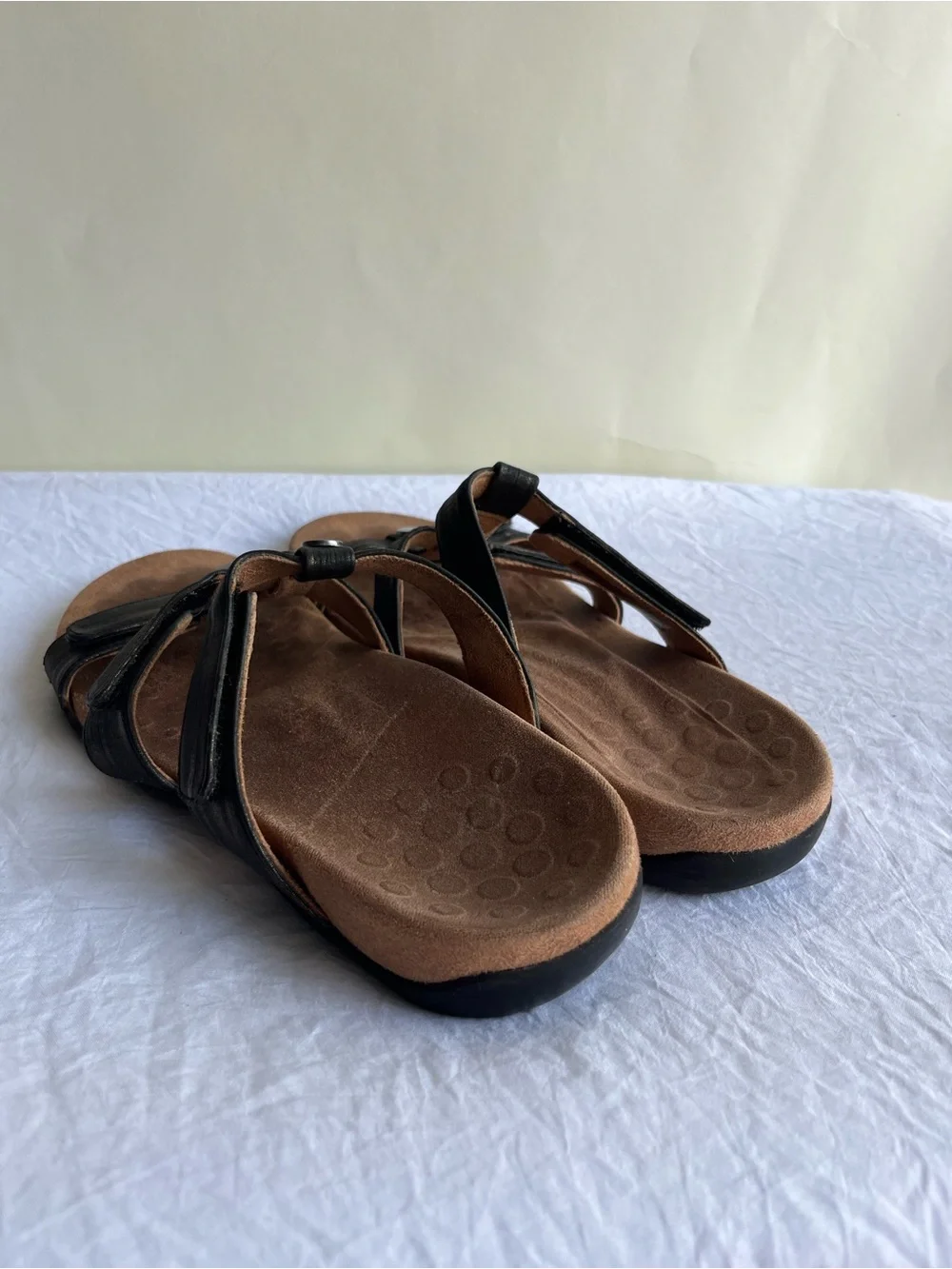 Vionic Amber Slide Black Gold Sz 8 38.5 Sandals Shoes READ DESCRIPTION!!